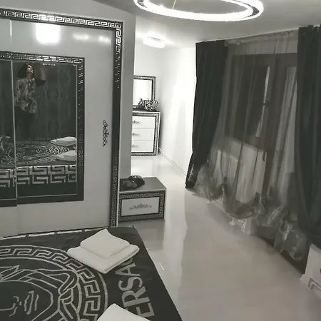 Διαμέρισμα Black & White Luxury Κλουζ-Ναπόκα