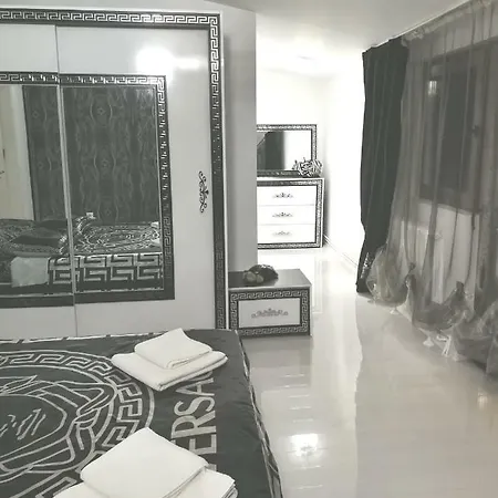 Διαμέρισμα Black & White Luxury Κλουζ-Ναπόκα